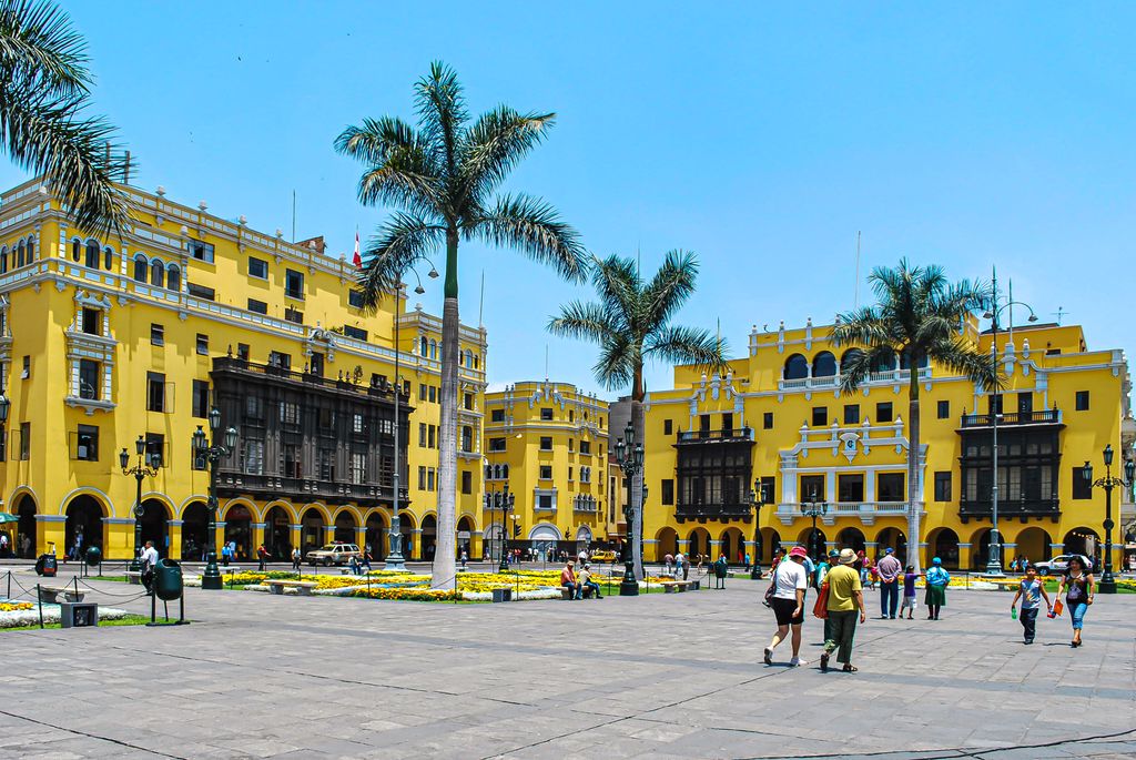 Plaza mayor de Lima en verano
